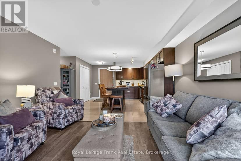 103 - 25 King Street — photo 11 of 25