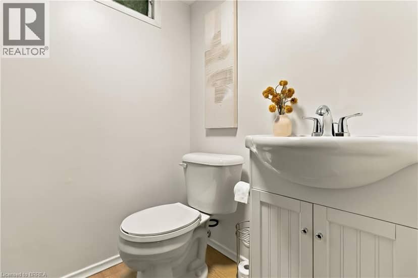 22 APPLEWOOD Crescent — photo 27 of 40