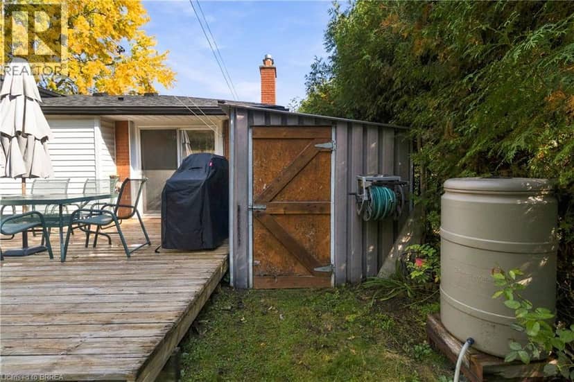 22 APPLEWOOD Crescent — photo 31 of 40