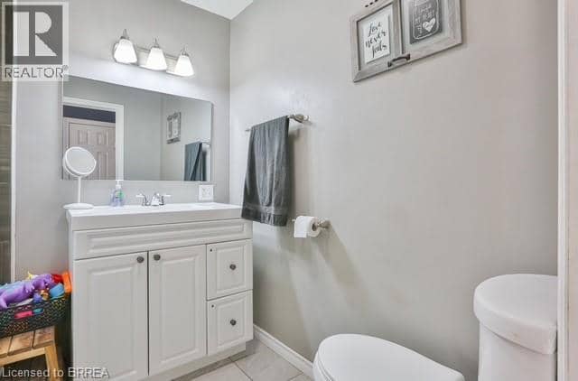 42 SPRING Street — photo 11 of 28
