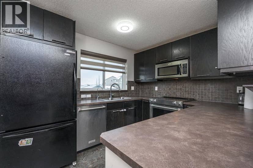 702 Panamount Boulevard NW — photo 9 of 38