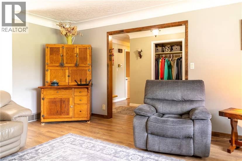 1064 VITTORIA Road — photo 11 of 40