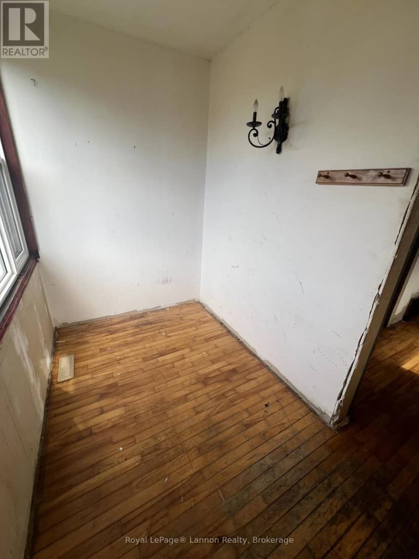 1612 Crawford Avenue — photo 5 of 12