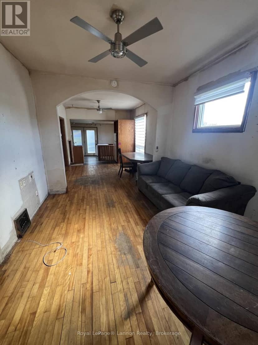 1612 Crawford Avenue — photo 7 of 12