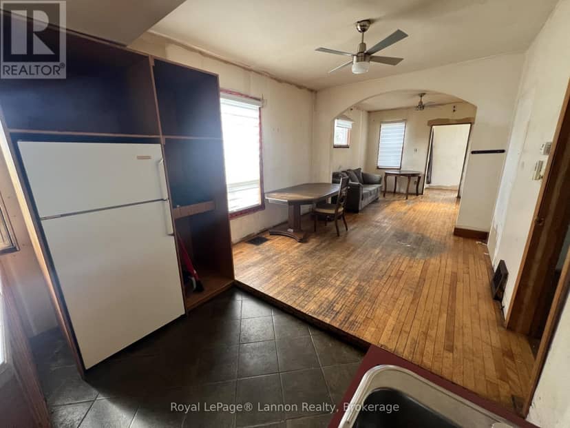 1612 Crawford Avenue — photo 11 of 12