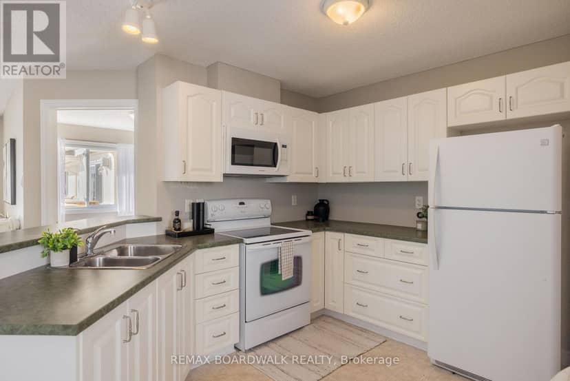 206 Oak Leaf Private — photo 5 of 25