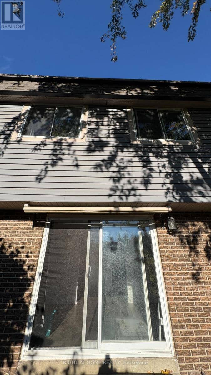 14 - 3043 Fairlea Crescent — photo 17 of 17