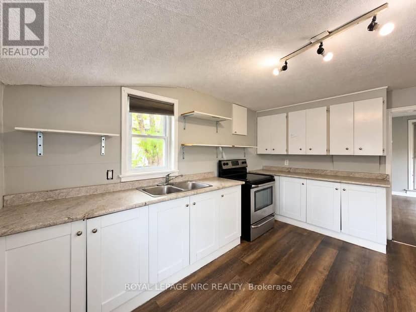 255 Jarvis Street — photo 15 of 39