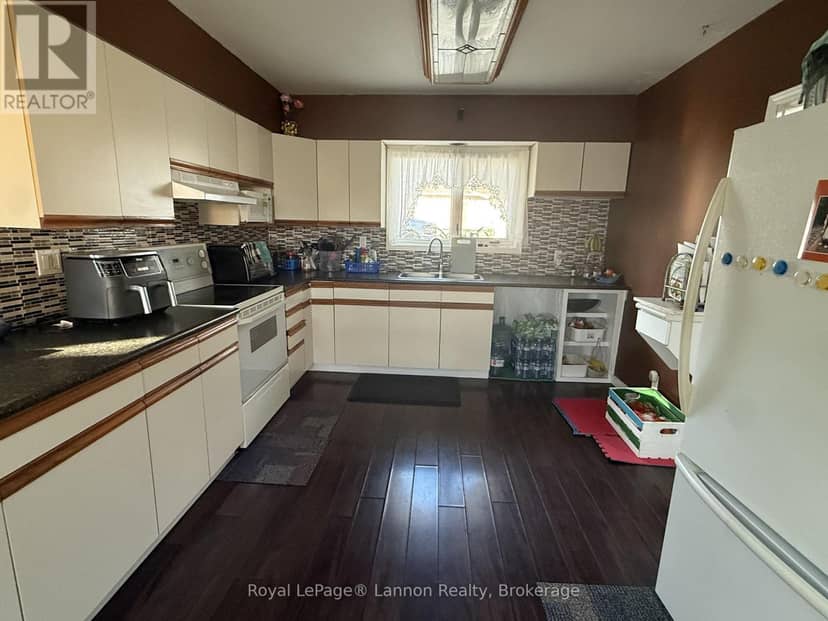 24 First Avenue — photo 20 of 26