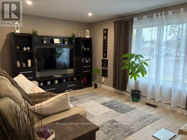 153 Bayfield Road, Goderich, photo 3