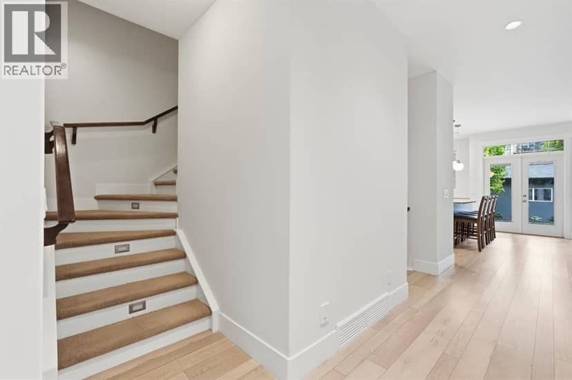 1903 26 Avenue SW — photo 21 of 40