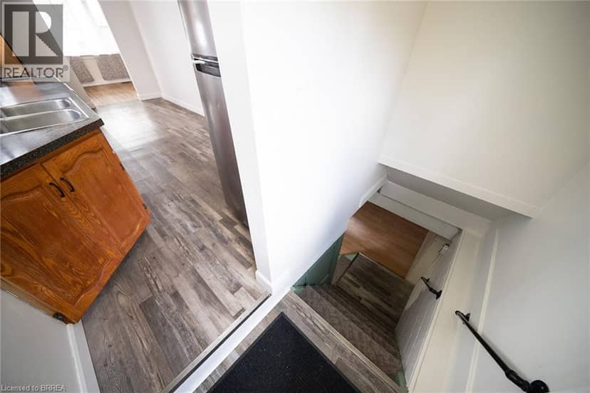 364 WELLINGTON Street — photo 16 of 27
