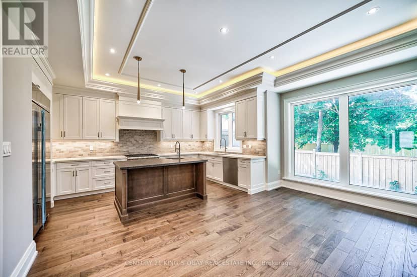 82 Cartier Crescent — photo 10 of 40