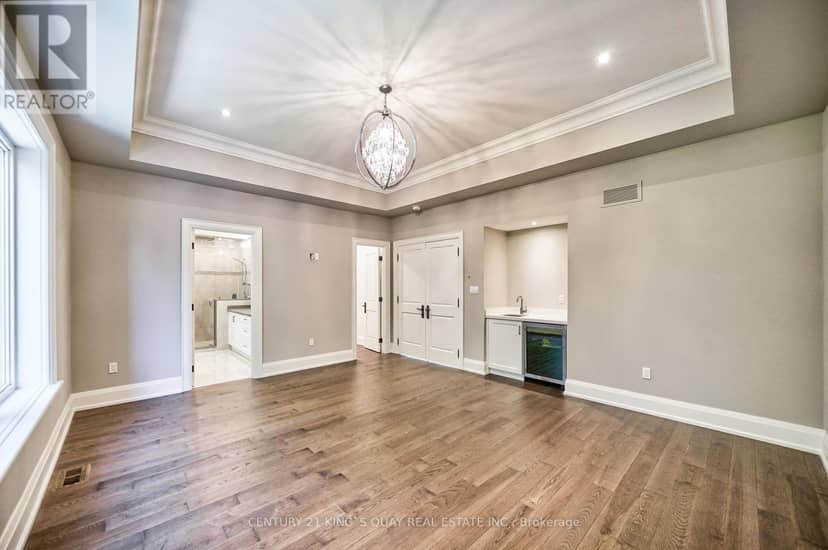 82 Cartier Crescent — photo 17 of 40