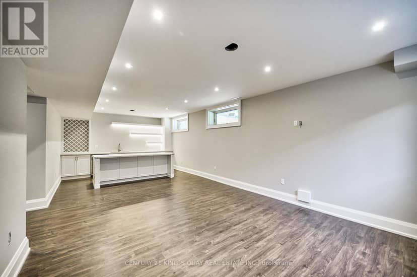 82 Cartier Crescent — photo 35 of 40