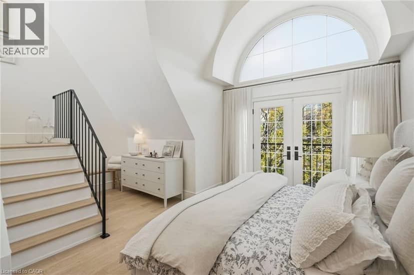 305 RANDALL Street — photo 15 of 32