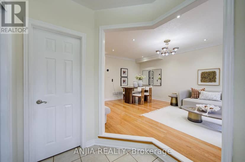 2035 Bur Oak Avenue, Markham, photo 4