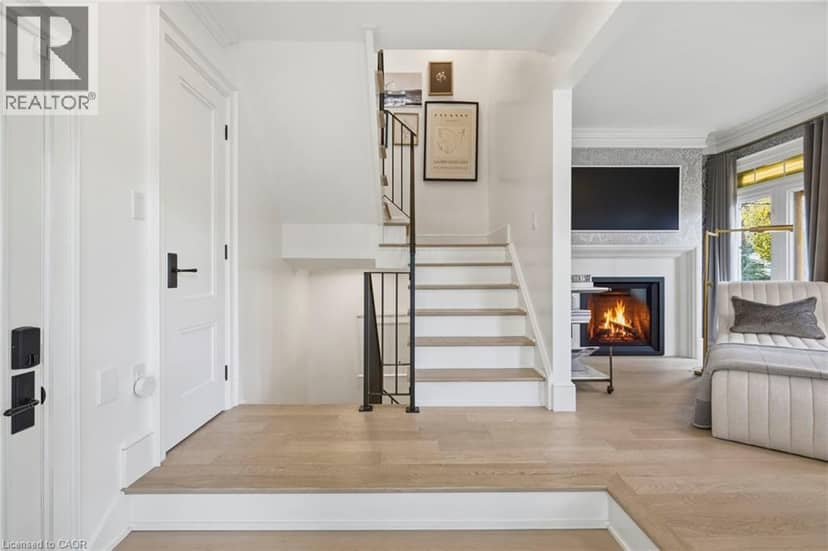305 RANDALL Street, Oakville, photo 3