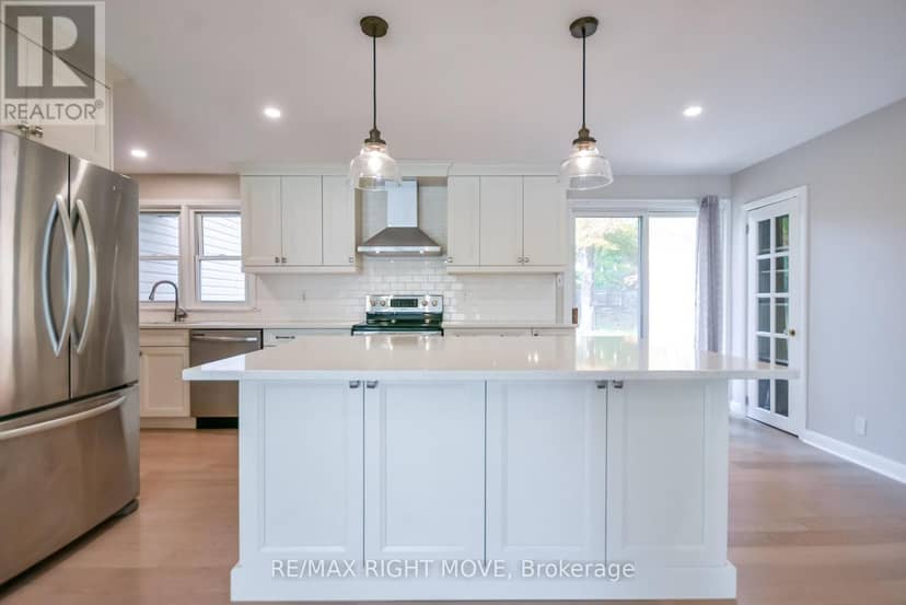 10 Letitia Street, Barrie, photo 8