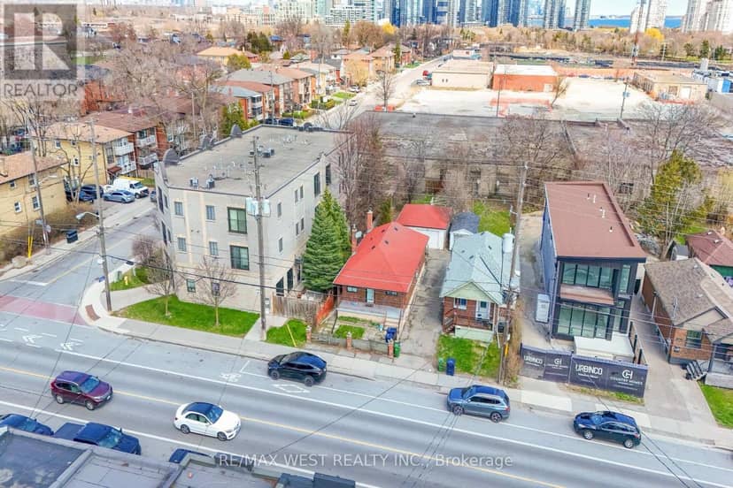 371 Royal York Road, Toronto, photo 2
