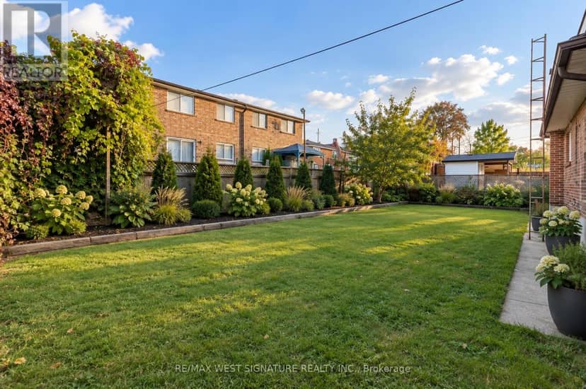 28 Bluehaven Crescent — photo 18 of 18