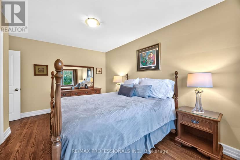 302 La Rose Avenue — photo 15 of 40