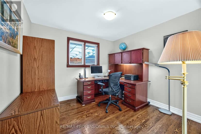 302 La Rose Avenue — photo 16 of 40