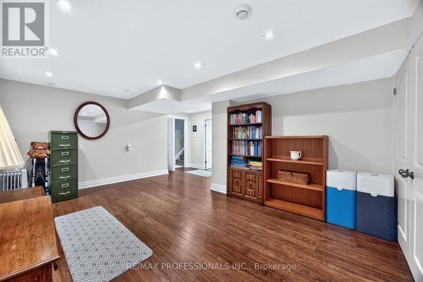 302 La Rose Avenue — photo 31 of 40