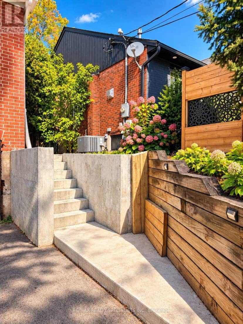 309 Townsend Avenue — photo 9 of 12