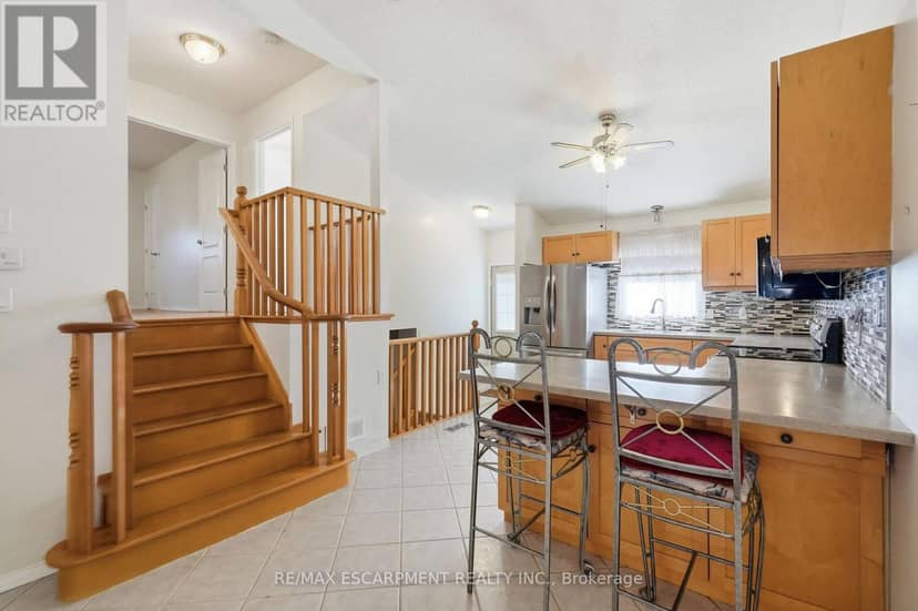 102 Cove Crescent — photo 12 of 40