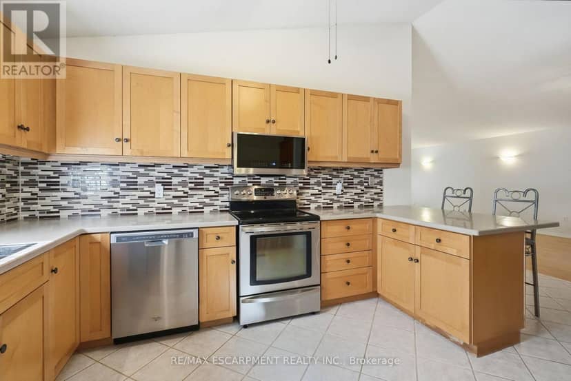 102 Cove Crescent — photo 16 of 40