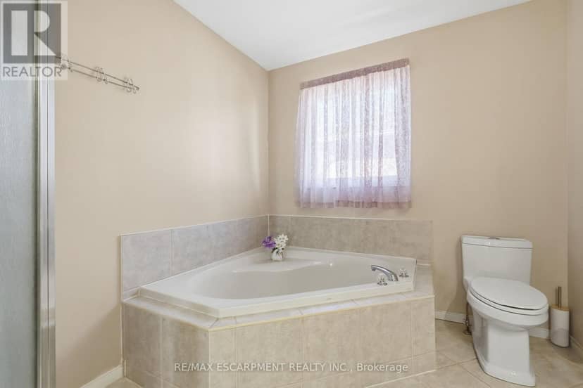 102 Cove Crescent — photo 19 of 40