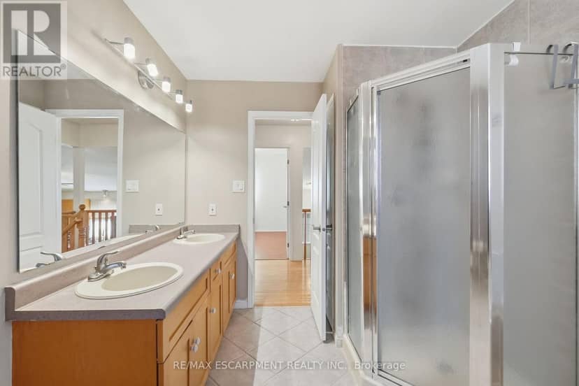 102 Cove Crescent — photo 20 of 40