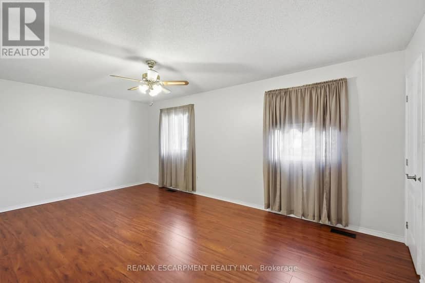 102 Cove Crescent — photo 21 of 40