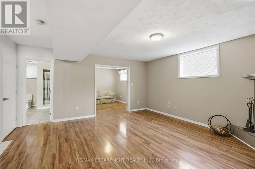 102 Cove Crescent — photo 29 of 40