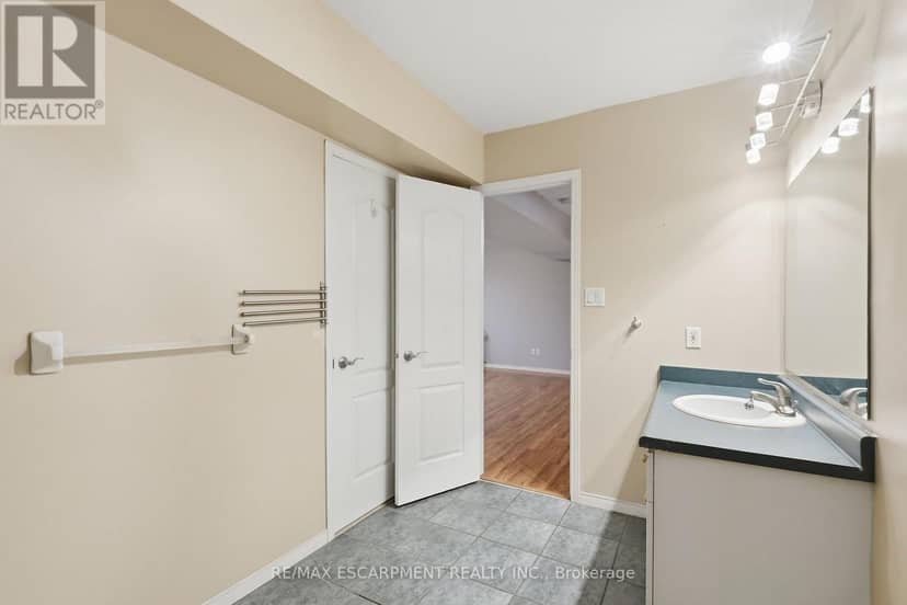 102 Cove Crescent — photo 32 of 40