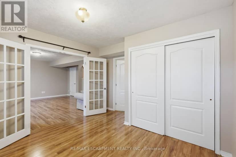 102 Cove Crescent — photo 34 of 40