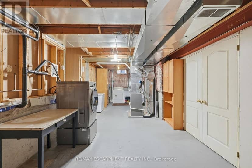 102 Cove Crescent — photo 38 of 40