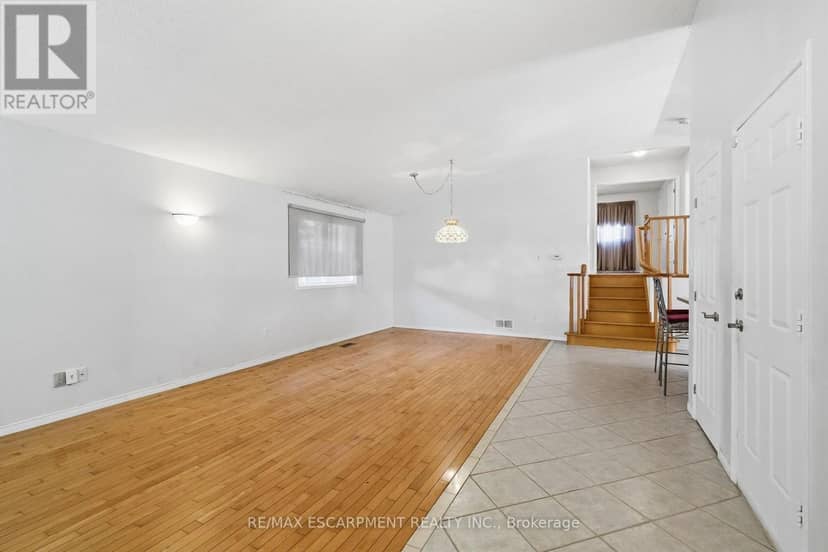 102 Cove Crescent — photo 6 of 40