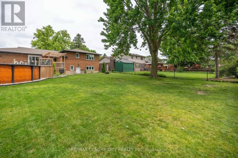 159 Sherwood Crescent — photo 13 of 40