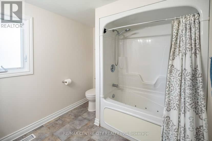 159 Sherwood Crescent — photo 33 of 40