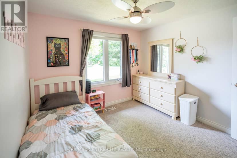 159 Sherwood Crescent — photo 31 of 40
