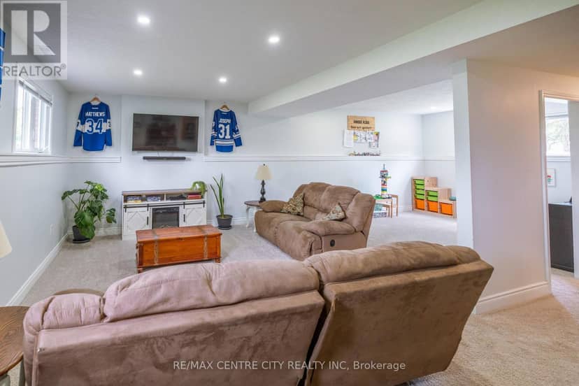 159 Sherwood Crescent — photo 40 of 40