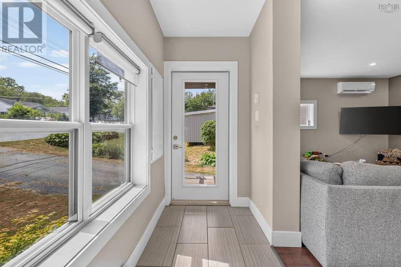 28 Pine Grove Drive — photo 4 of 40