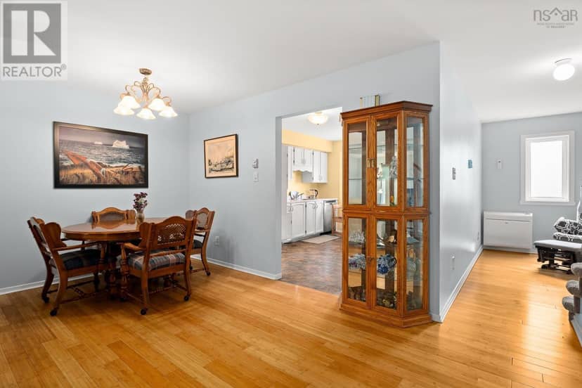44 Collins Grove — photo 8 of 39