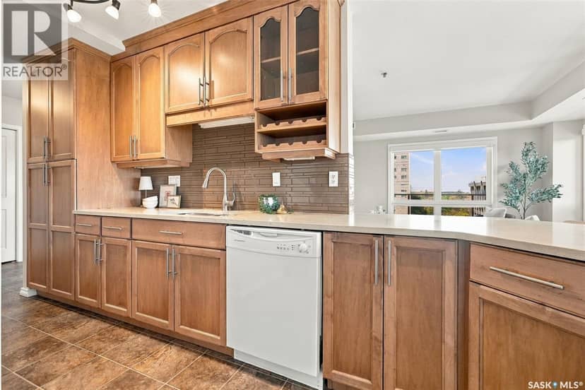 607 902 Spadina CRESCENT E — photo 12 of 33