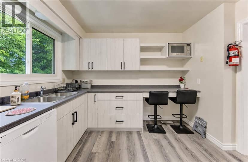 113 CHURCHILL Street — photo 12 of 30