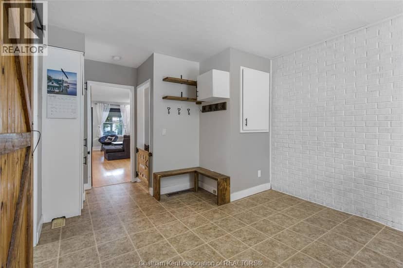 61 University Avenue — photo 15 of 40