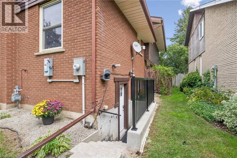 21 COLEBROOK Court — photo 3 of 40