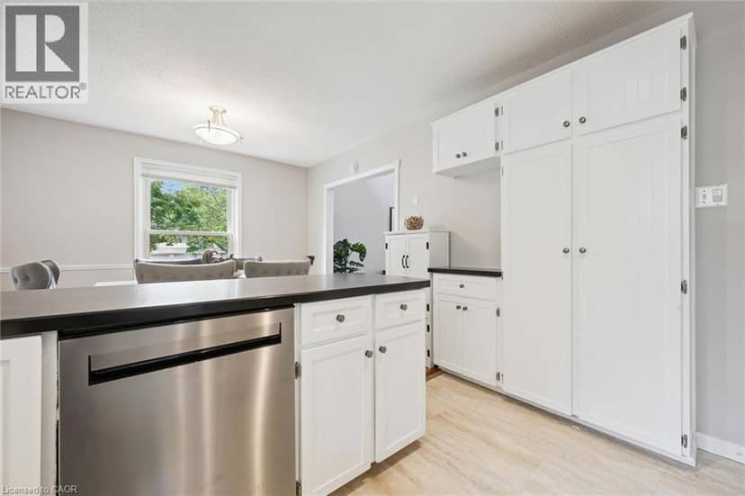 21 COLEBROOK Court — photo 14 of 40